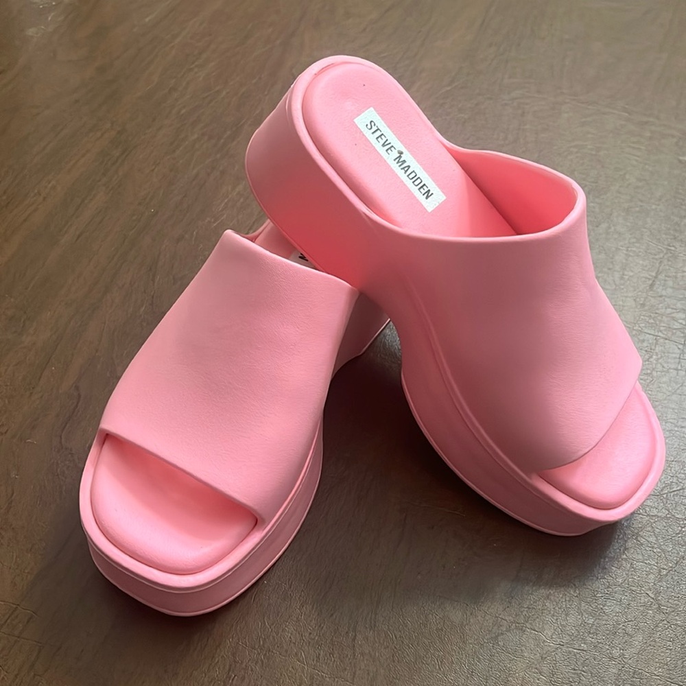 Steve Madden platform pool slides size 7